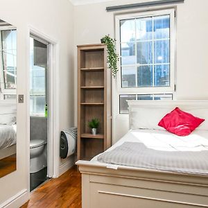 Private en-suite Room @ Liverpool street, Brick Ln